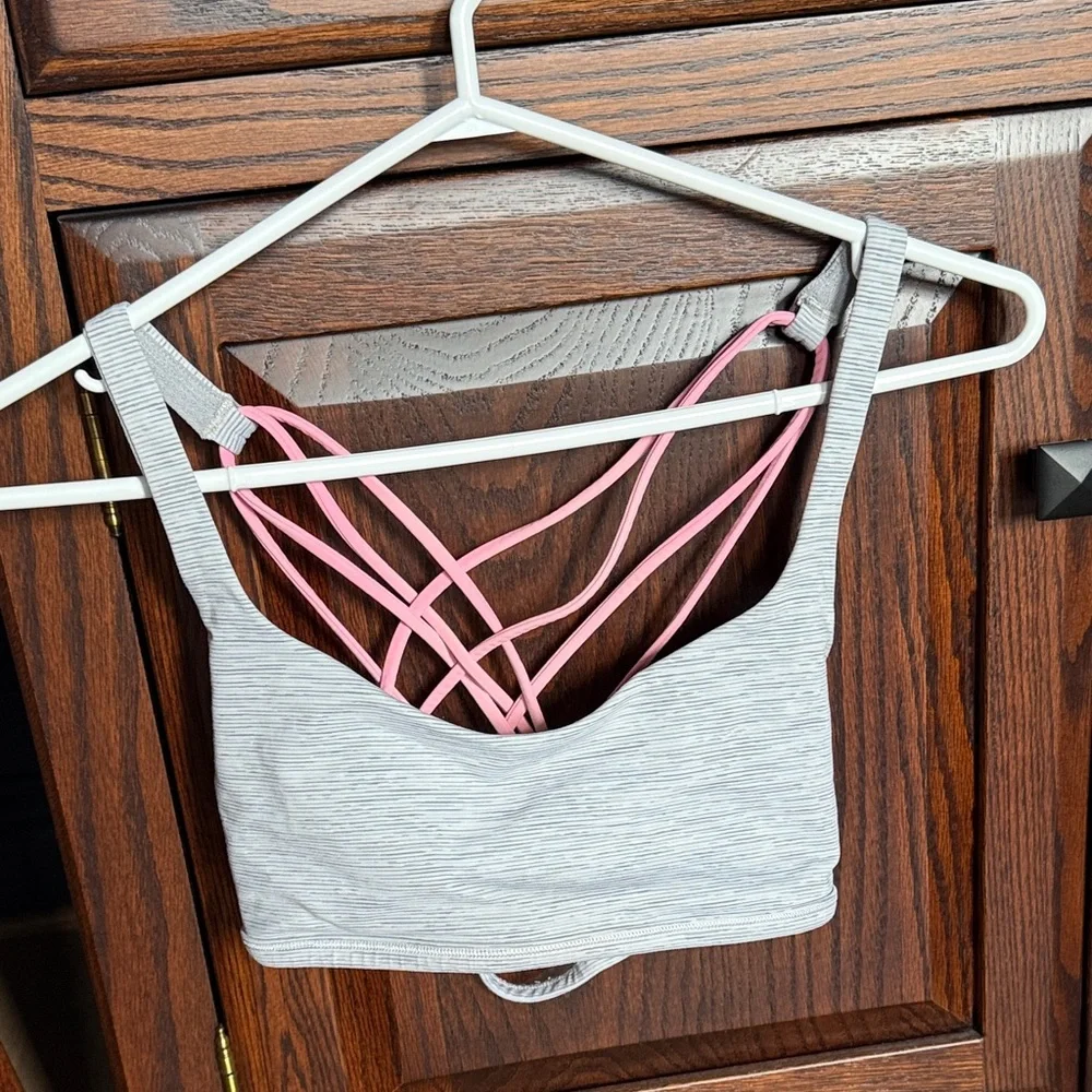 Lululemon Athletica Free to Be Wild Bra Size 6 - Picture 1 of 4